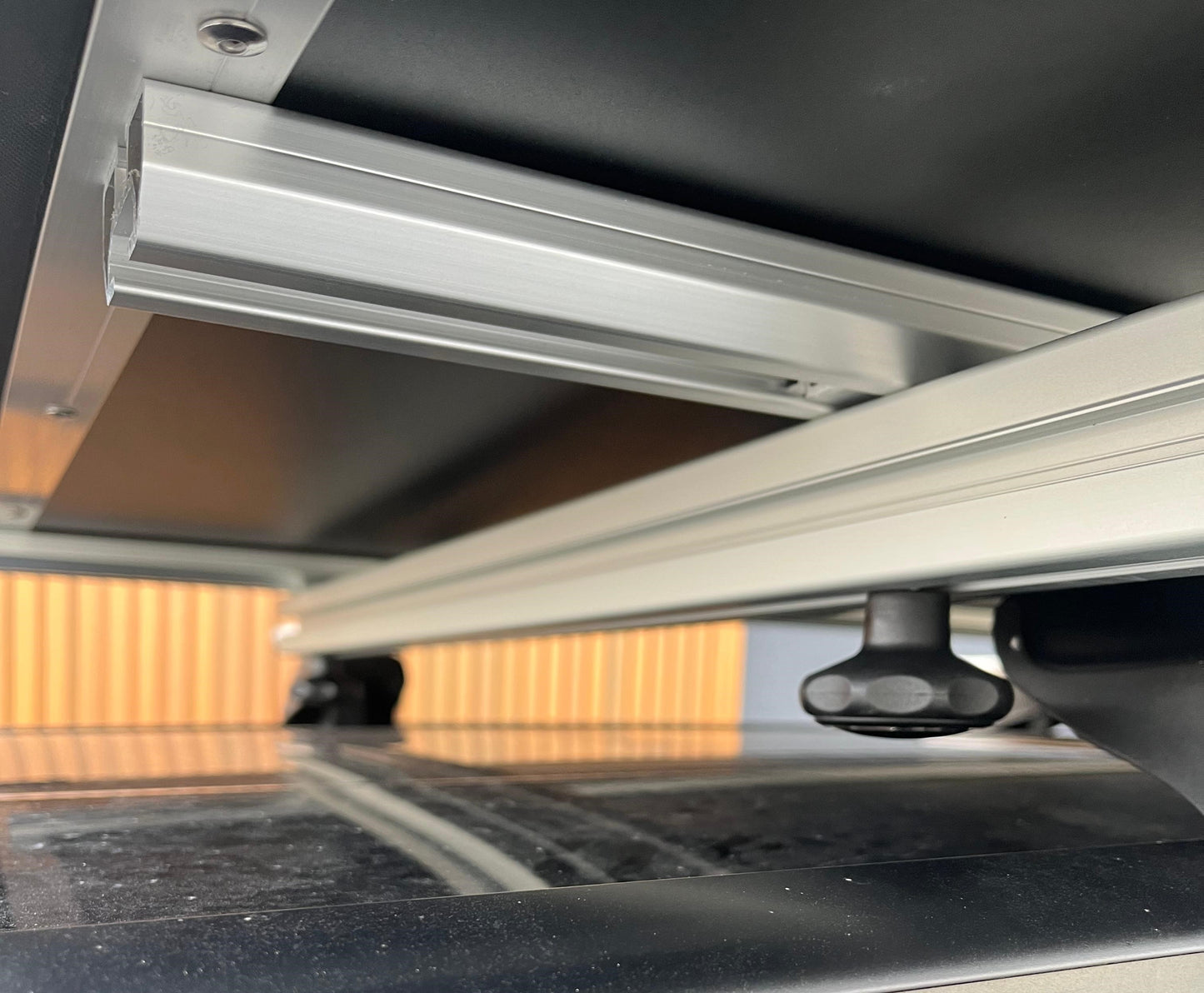 Mobilny stojak do przechowywania namiotu