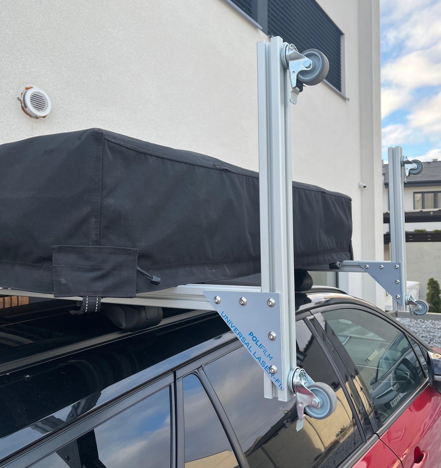 Mobilny stojak do przechowywania namiotu